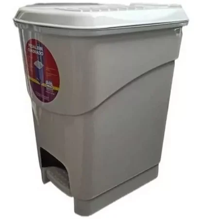 Papelera pedalbin cuadrada de 16 lts 26 x 25 x 41 cm