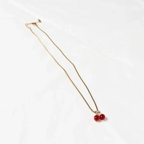 Collar con cereza