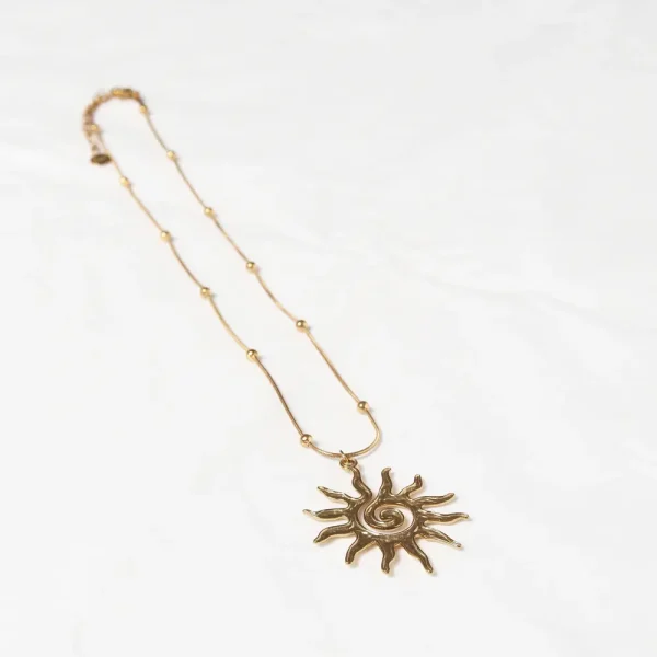 Collar con dije de sol