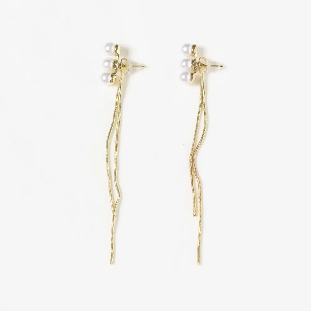 Zarcillo largo con perlas