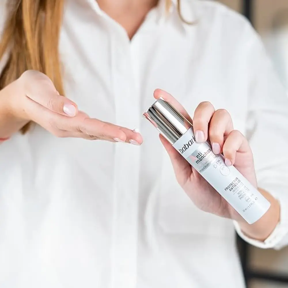 Crema hidratante antimanchas de d?a con protector solar SPF 20 - Image 3