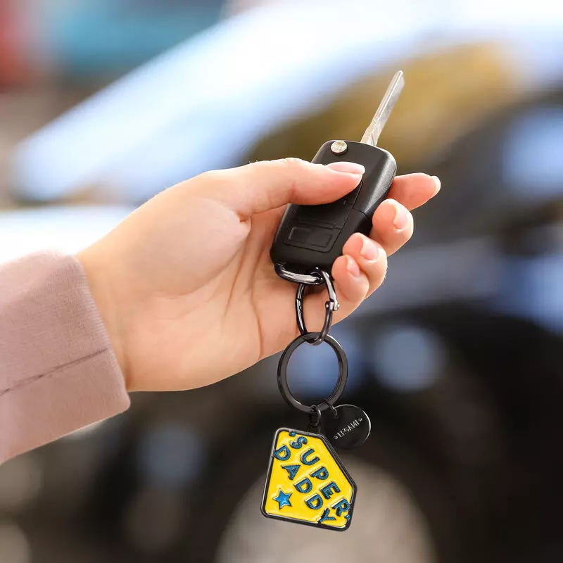 Llavero esmaltado Super daddy - Image 3