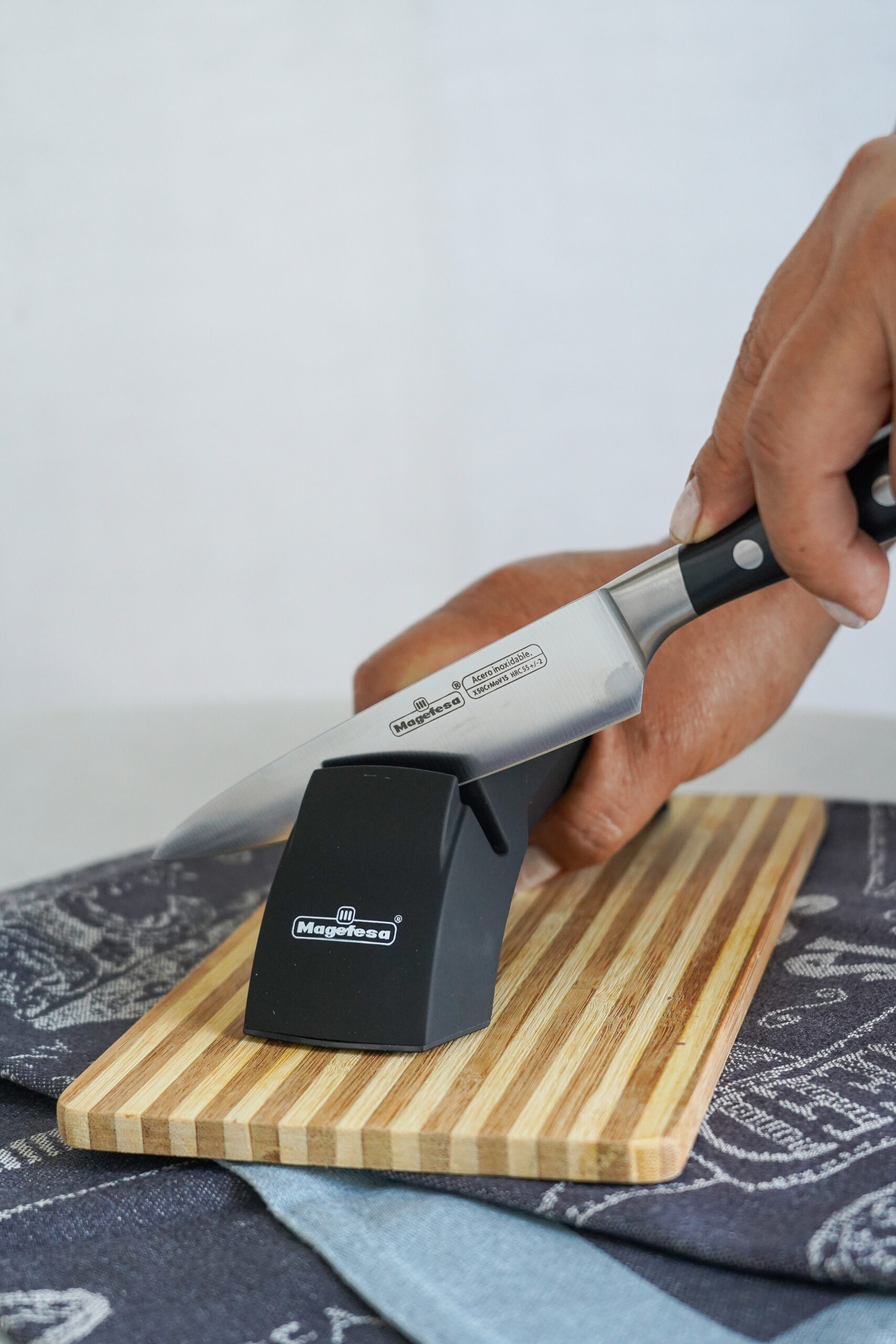 Afilador de cuchillos de pl?stico y acero inoxidable 6,1 x 6,1 x 19 cm - Image 4